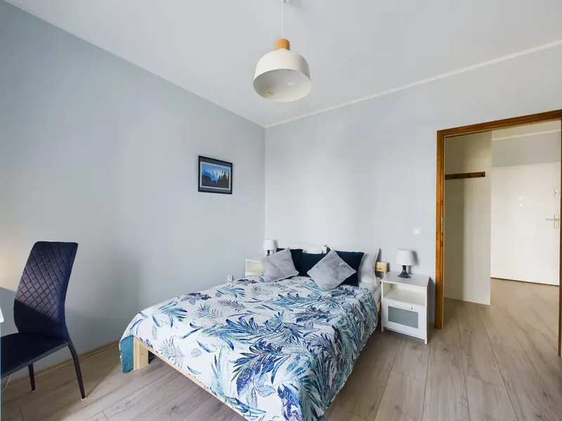 Nowoczesny Apartament z Balkonem | Parking, Miejsce do Pracy – zdjęcie 2