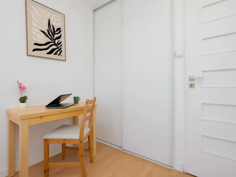 Funktionales Apartment | Arbeitsbereich, Balkon – Foto 3