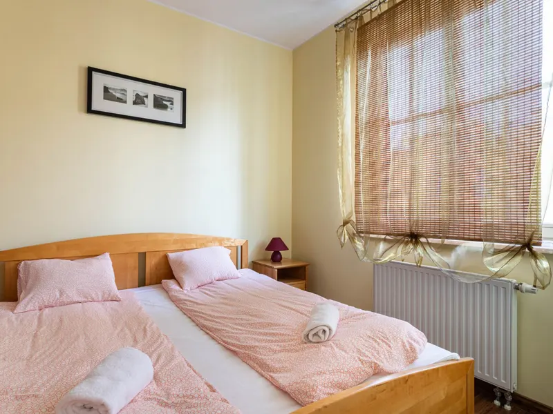 Funkcjonalne Studio w Centrum | Balkon i 500 m do Plaży – zdjęcie 1