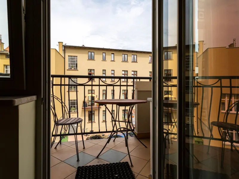 Funkcjonalne Studio w Centrum | Balkon i 500 m do Plaży – zdjęcie 2