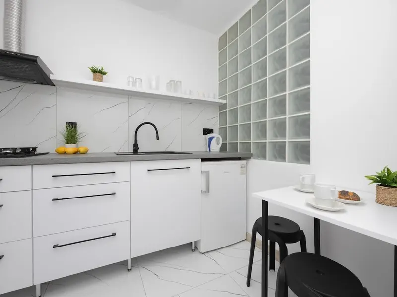 Apartment with 2 Bedrooms in Wola | Workspace – photo 3