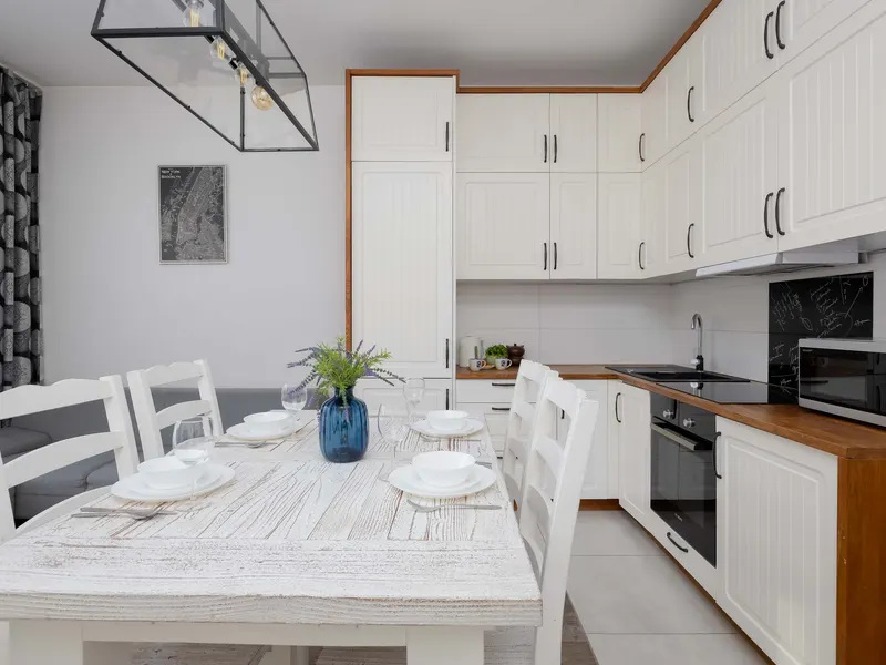 Spacious Apartment close to Airport | Parking | Workspace – photo 4