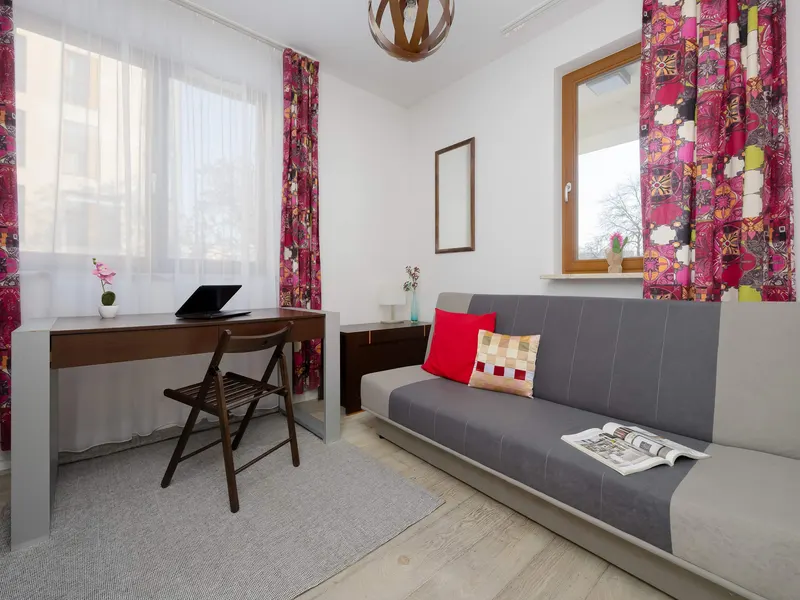 Spacious Apartment close to Airport | Parking | Workspace – photo 3