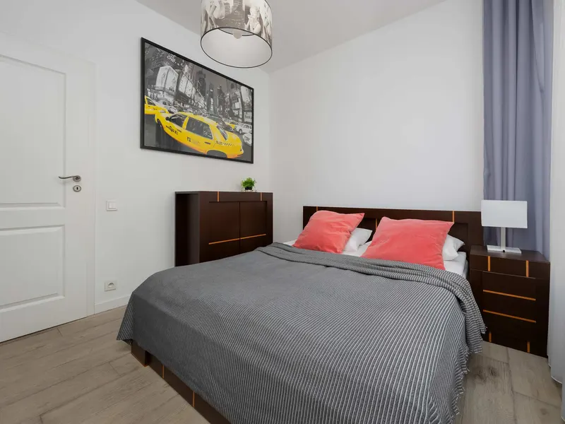 Spacious Apartment close to Airport | Parking | Workspace – photo 2