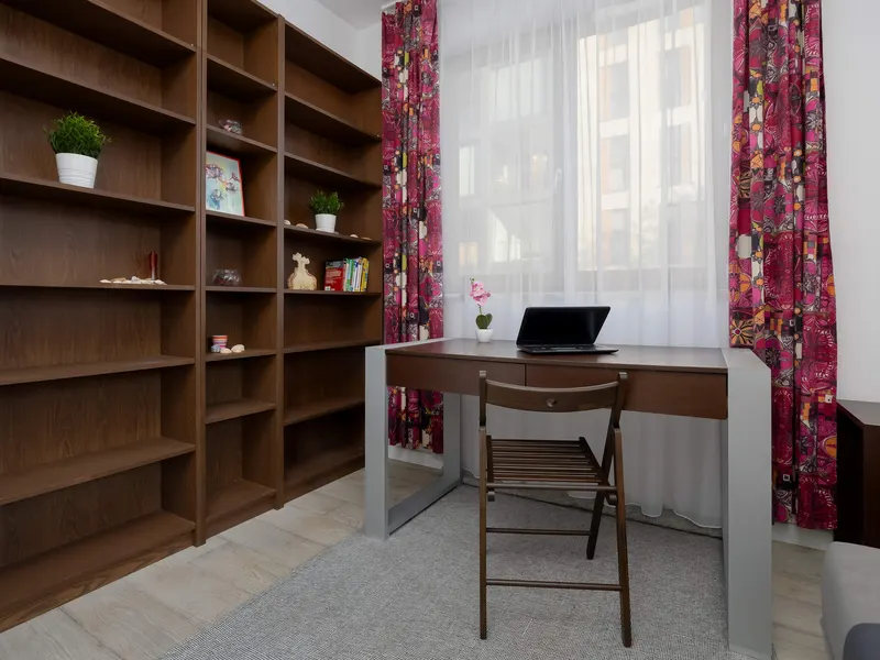 Spacious Apartment close to Airport | Parking | Workspace – photo 5