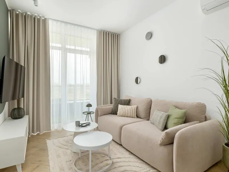 Klimatyzowany Apartament | Basen, Balkon, Blisko Plaży – zdjęcie 1