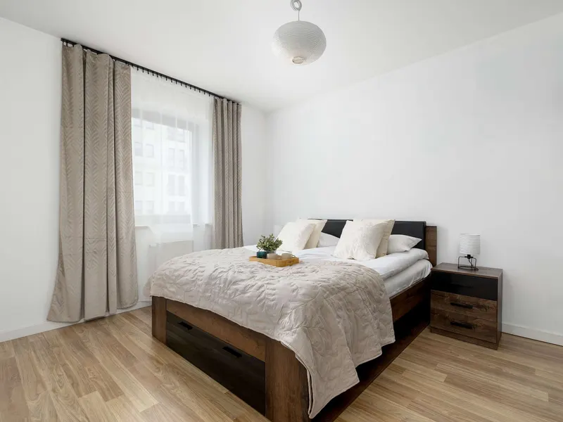 Helles Apartment mit Schlafzimmer | Arbeitsbereich – Foto 1