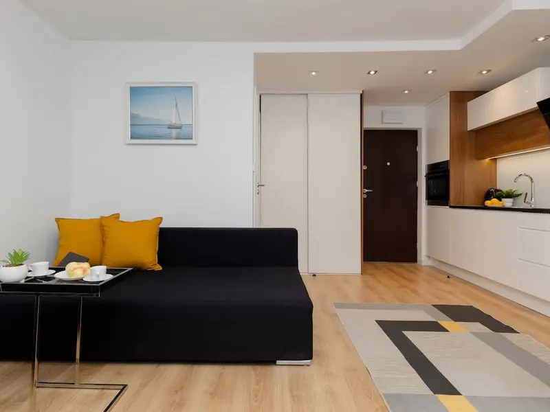 Air-conditioned Studio with a Balcony | Close to Pola Mokotowskie – photo 3