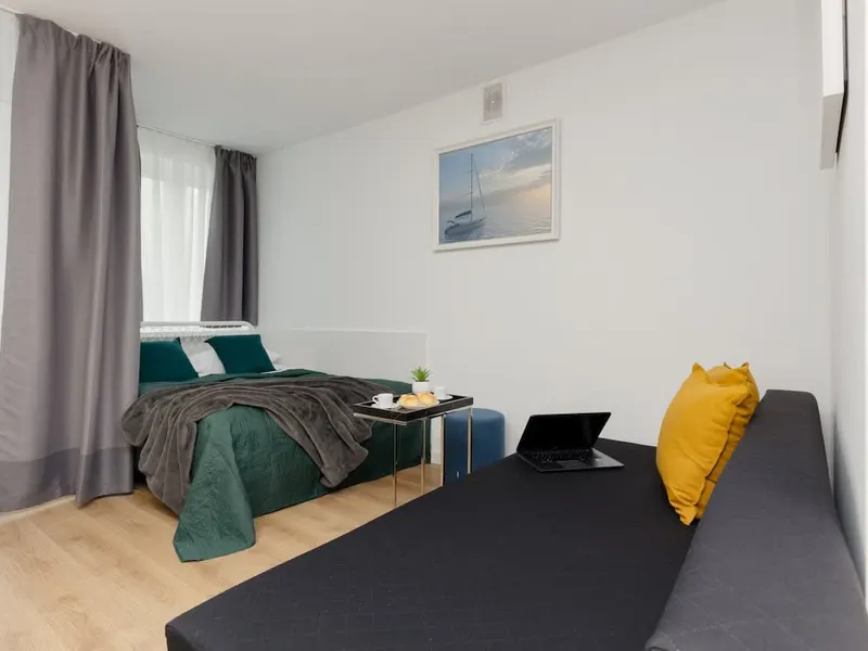 Air-conditioned Studio with a Balcony | Close to Pola Mokotowskie – photo 1