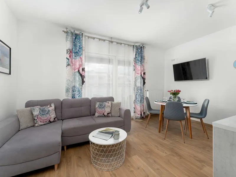 Bright Apartment with Balcony | 500 m to the Beach, Parking – photo 1