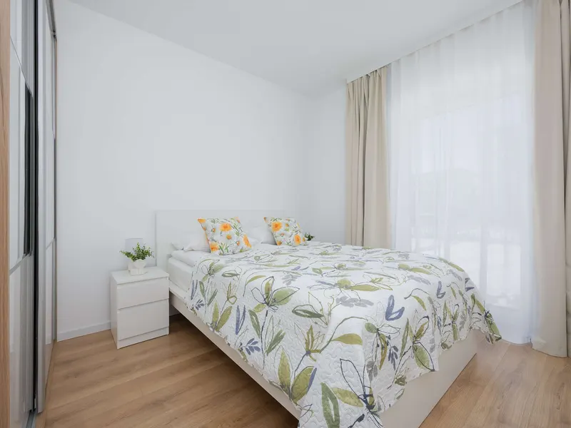 Komfortowy Apartament z Ogródkiem | Prywatny Parking – zdjęcie 2