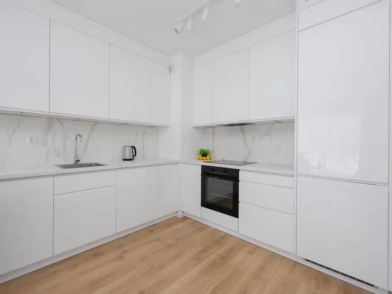 Komfortowy Apartament z Ogródkiem | Prywatny Parking – zdjęcie 3