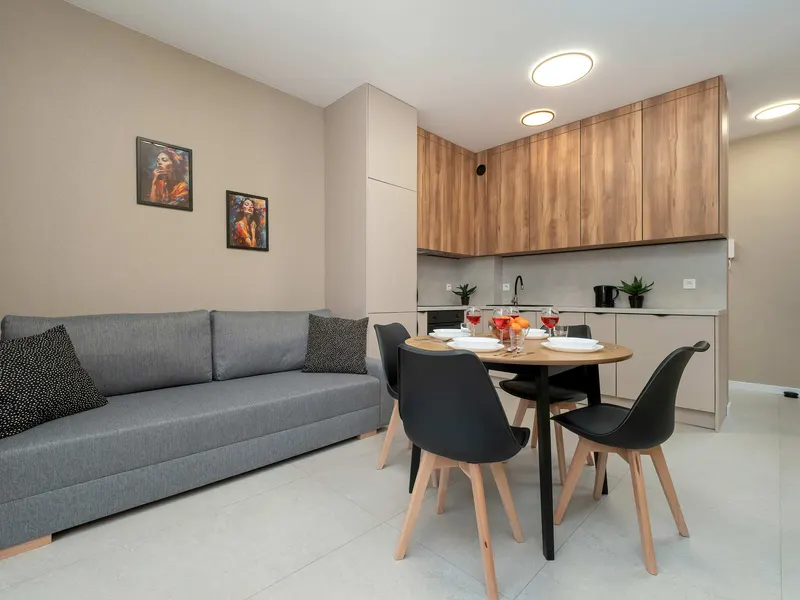 Comfortable Apartment in Lodz | Private Parking and Balcony – photo 2