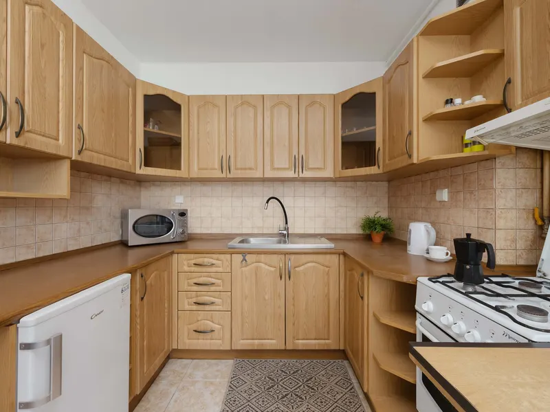 Spacious Apartment with Balcony | Parking | Close to Attractions – photo 3