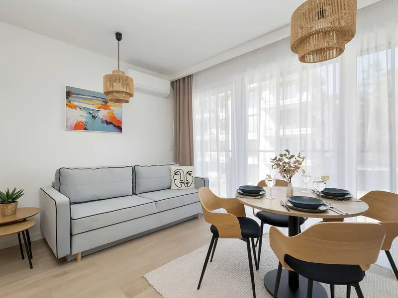 Przytulny Apartament z Balkonem | Parking | 150 m do Plaży – zdjęcie 1