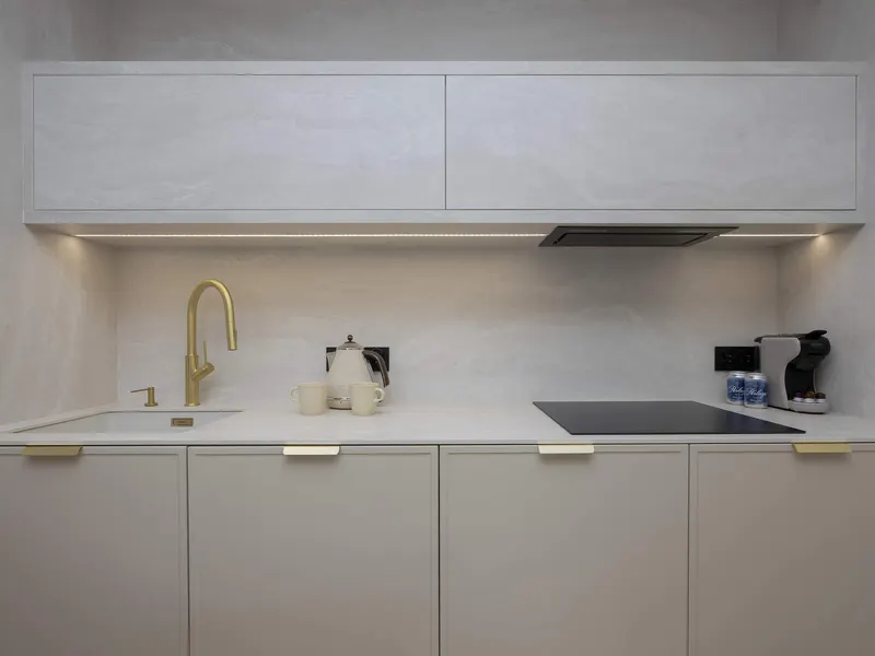 Elegantes Apartment | Parkplatz, Klimaanlage und Balkon – Foto 3