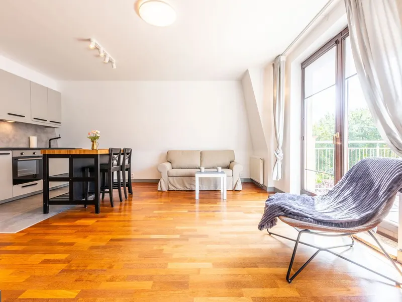 Komfortowy Apartament | Balkon, Parking, Blisko Plaży – zdjęcie 1