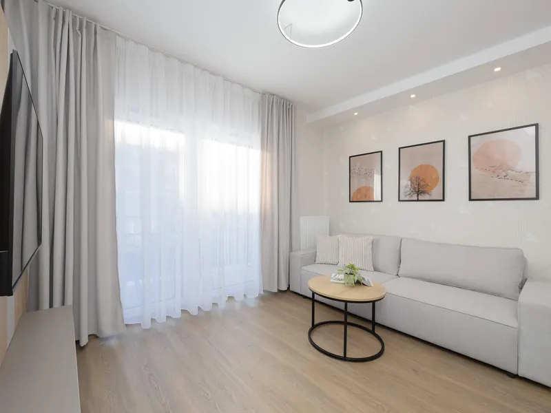 Komfortable Wohnung | Tiefgarage, Balkon – Foto 1