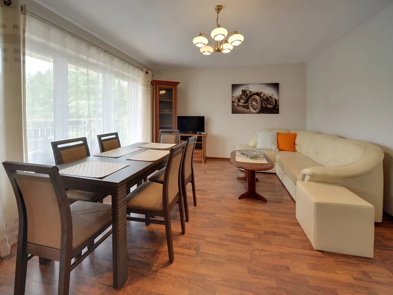 Komfortowy Apartament z Balkonem | Dwie Sypialnie | Parking – zdjęcie 1