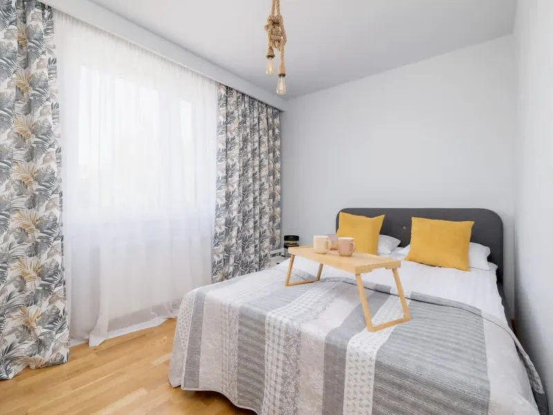 Geräumige Wohnung | 2 Schlafzimmer, Balkon und Parkplatz – Foto 2