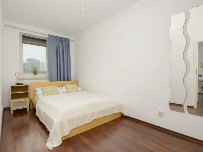 Nowoczesny Apartament w Centrum | Parking, Balkon i Basen – zdjęcie 2