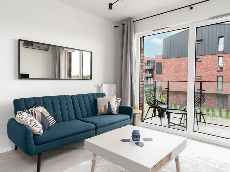 Słoneczny Apartament z Balkonem | Parking | Widok na Jezioro – zdjęcie 1