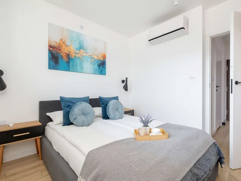 Komfortable Wohnung | Parkplatz, Klimaanlage, Balkon – Foto 3
