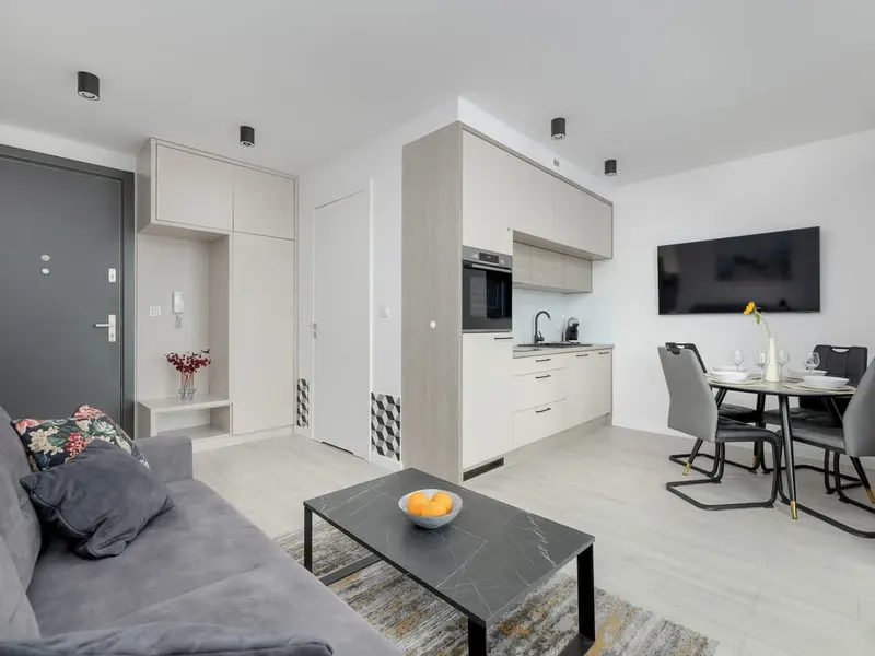Tasteful Apartment with Balcony | Close to Beach and Lake | Parking. – photo 5