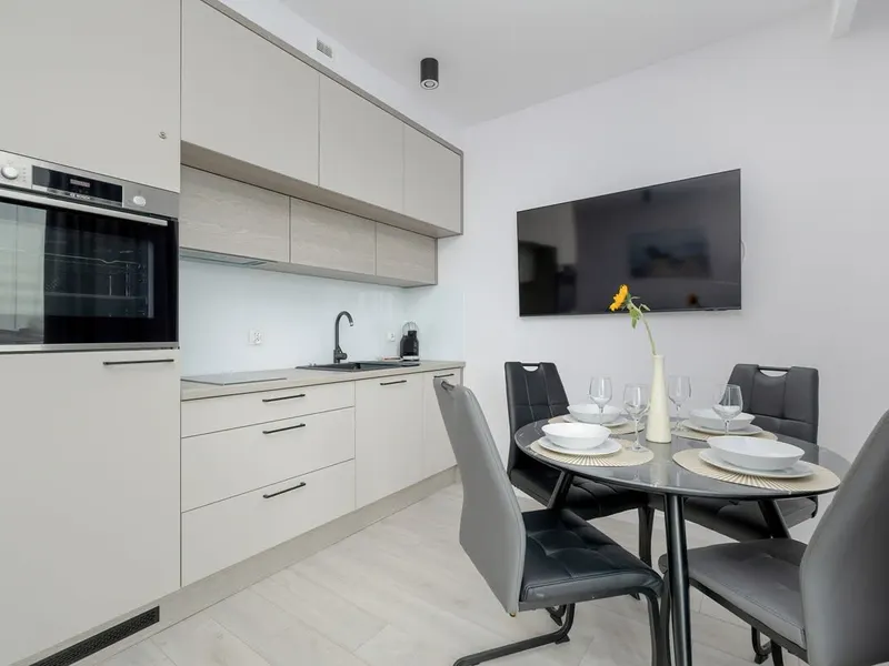 Tasteful Apartment with Balcony | Close to Beach and Lake | Parking. – photo 3