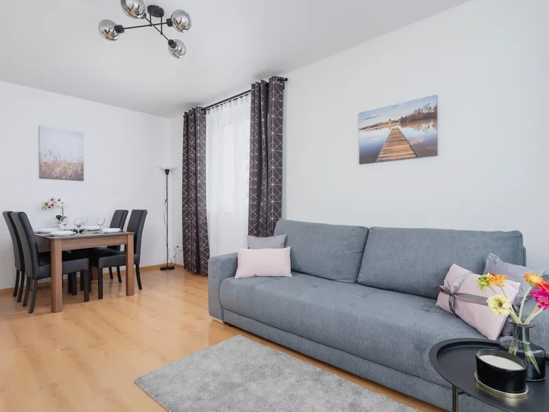Geräumiges Apartment mit Badewanne | Balkon | Arbeitsbereich – Foto 1