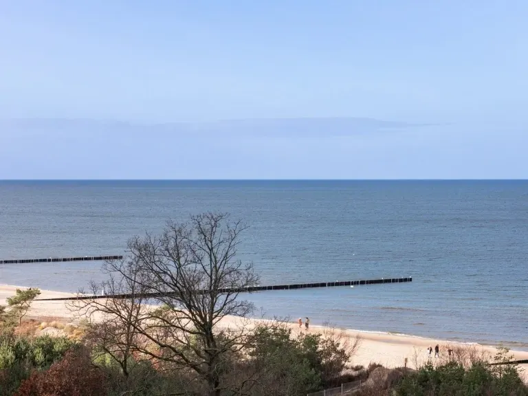 Widok na plaże i morze, Dziwnówek