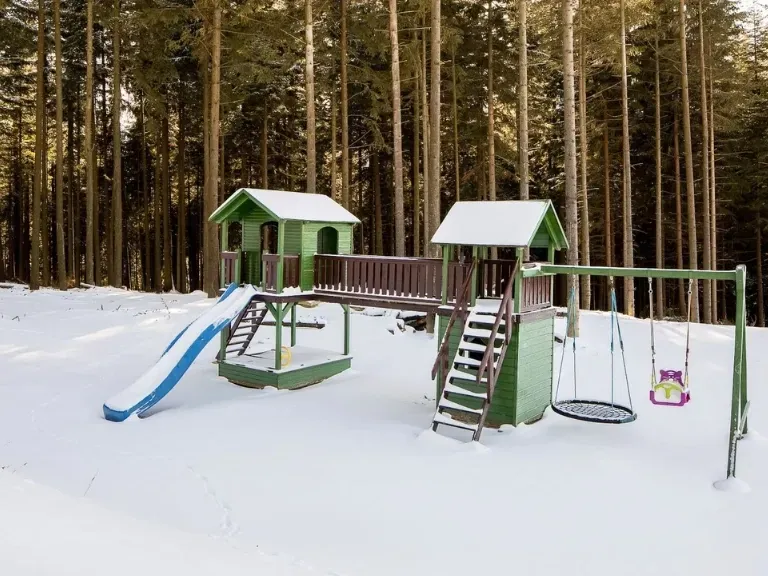 Placc zabaw, las, zima, Zakopane
