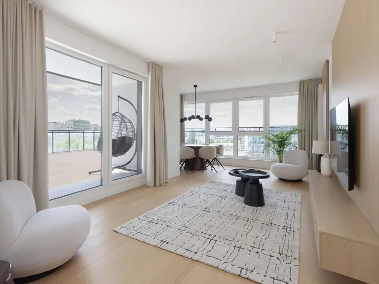 Wnętrze apartamentu, przestronny salon
