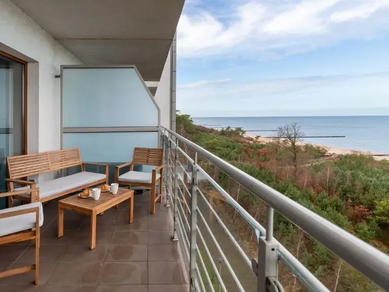 Dziwnówek -widok z balkonu z apartamenty na plażę