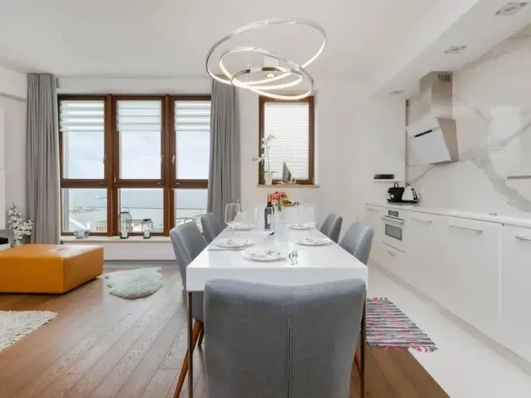 Elegancki Apartament z Widokiem na Morze