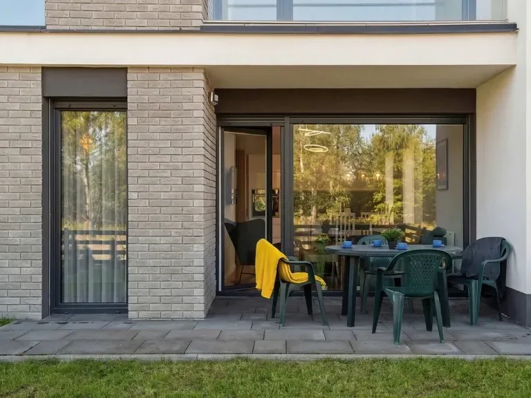 Patio z meblami ogrodowymi
