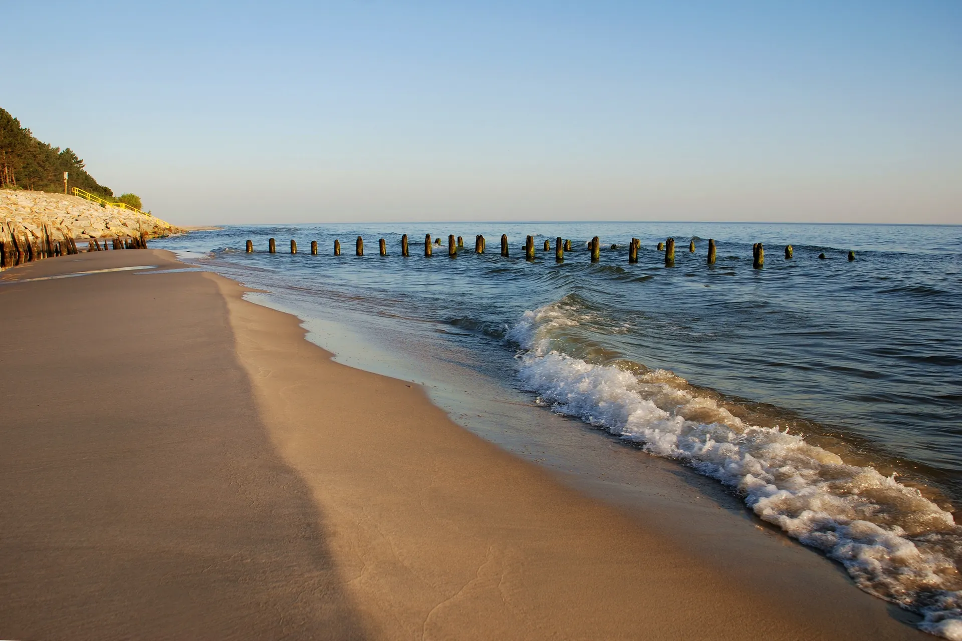 Słoneczna plaża w Karwi