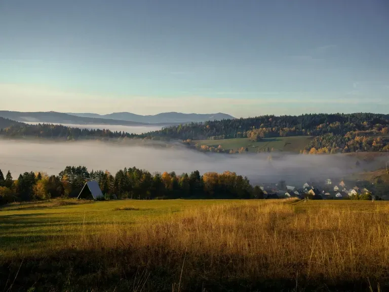 Beskidy, mglisty poranek