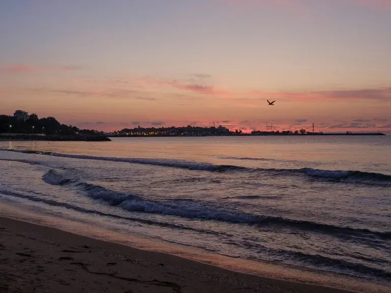 Morze, plaża o zachodzie słońca, Bułgaria