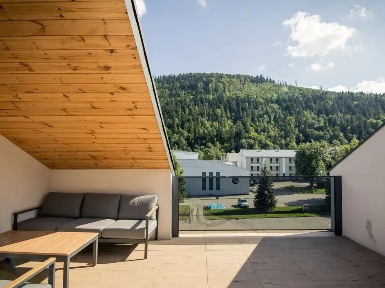 Balkon z widokiem w apartamencie przy Plażowej 6 w Szczyrku
