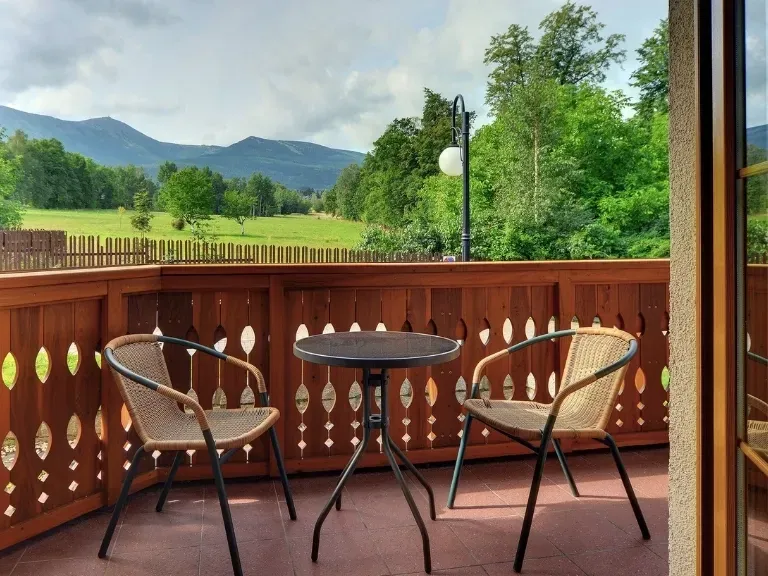 Balkon z widokiem na zieleń