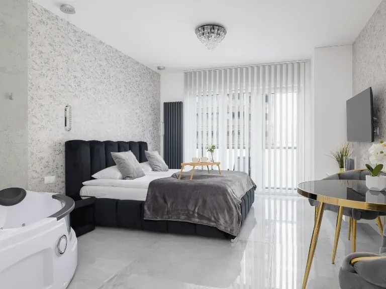 Wnętrze studio z jacuzzi