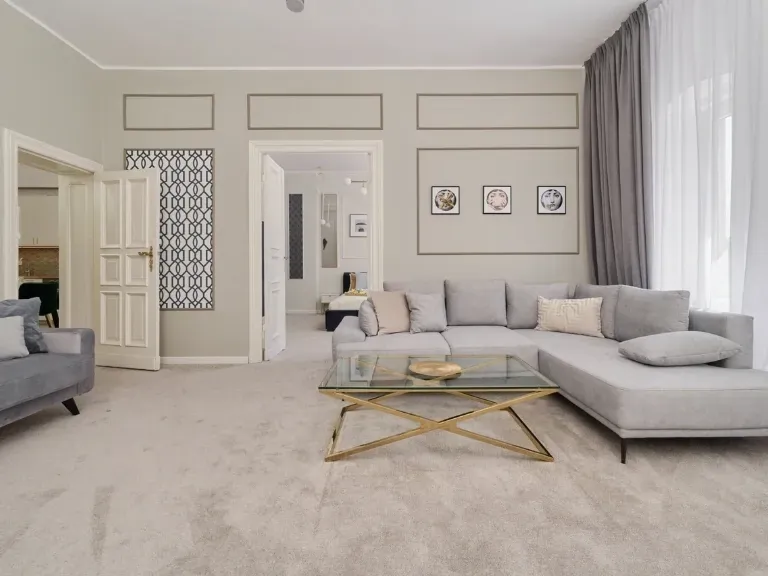 Elegancki beżowy apartament w Poznaniu