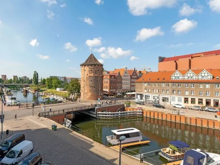 Watelane Island w Gdansku, widok na Motławę