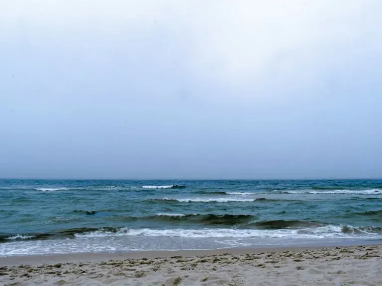 morze z plażą