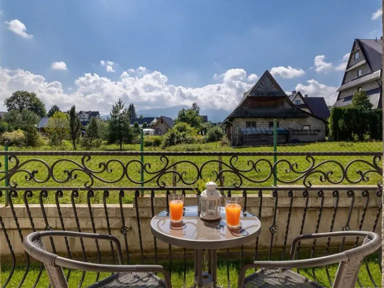 Murzasichle balkon z widokiem na naturę