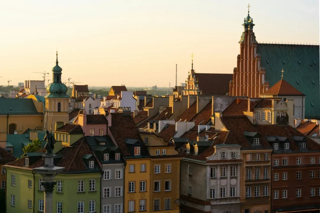 Stare Miasto w Warszawie o wschodzie słońca
