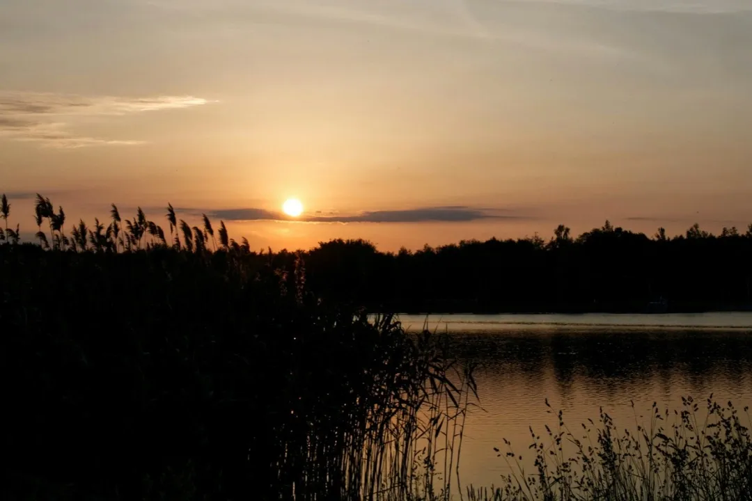 Jezioro, zachód słońca